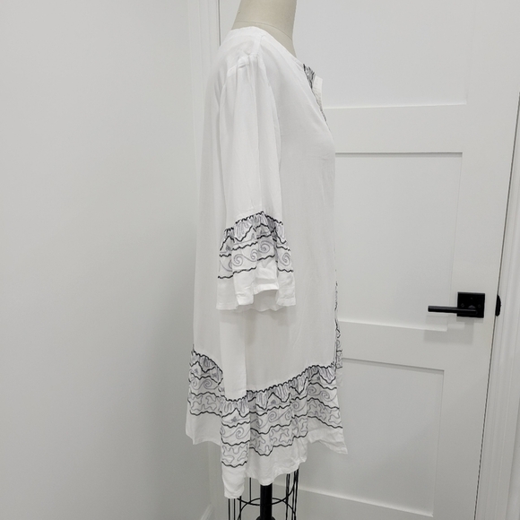 NWOT Back from Bali Embroidered Tunic Top Dress Trumpet Sleeves V-neck Size M - Picture 4 of 11